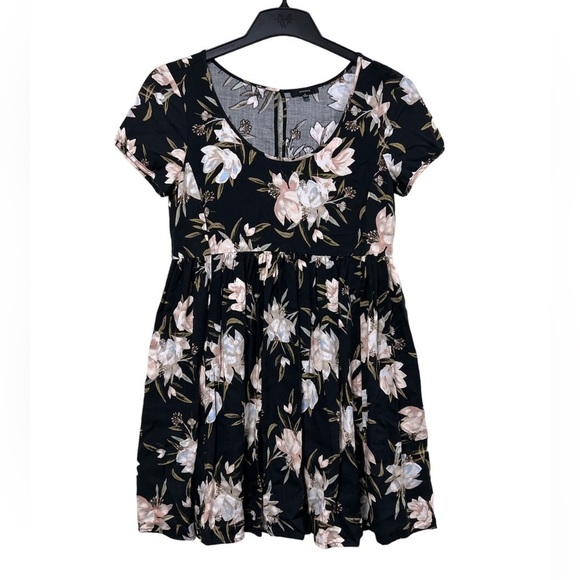 Aritzia Dresses & Skirts - ARITZIA Talula Bayberry Babydoll Dress Black Floral